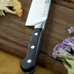 ZWILLING | PRO - Kochmesser - Klinge 20cm -Küchenbedarf Discounter KOMEZ230 KOMEZ200 room 4 a800