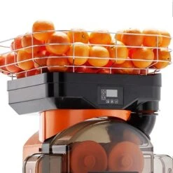 Elektrische Orangenpresse - Orange - Automatische Zufuhr - Inkl. Ablasshahn & Reinigungsmodus 13 Elektrische Orangenpresse - Orange - Automatische Zufuhr - Inkl. Ablasshahn & Reinigungsmodus -Küchenbedarf Discounter OMZ Top detail insertion tube f077