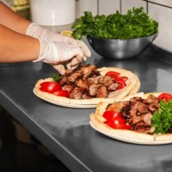 Edelstahl Arbeitstisch PREMIUM - 600x600mm - Mit Grundboden & Aufkantung -Küchenbedarf Discounter stainless steel worktable inuse 1 4265 13